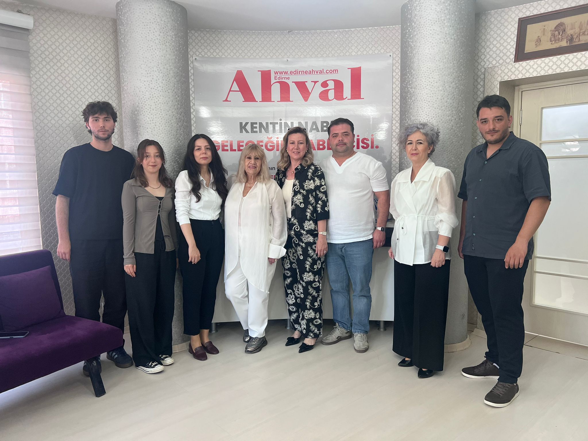 Edirne’de ilkeli, doğru ve objektif habercilik anlayışıyla kentin nabzını tutan, yerel basının güçlü sesi edirneahval.com internet haber sitesi, yayın hayatındaki 10’uncu yılını gururla kutladı.